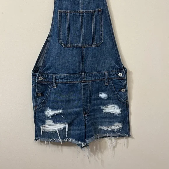 American Eagle Tomgirl Shortall Denim Blue Distressed Overalls Size Medium - Picture 4 of 11